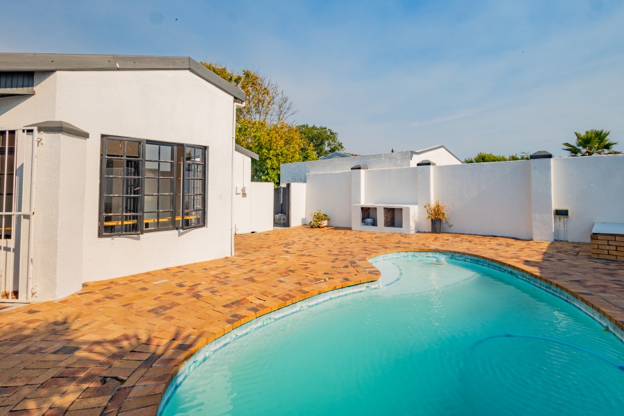 5 Bedroom Property for Sale in De Bron Western Cape
